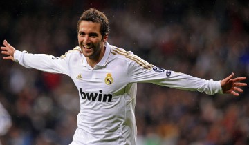 足彩网赛事官方_杨瀚森三节独揽18分5篮板3助攻2盖帽，全能表现点燃青岛胜利之火