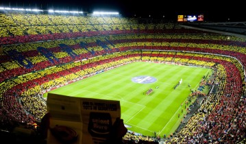 足彩网_意甲保级与冲击欧洲资格生死较量，拉齐奥主场迎战阵容不整佛罗伦萨，客场连续不胜阴影笼罩紫百合