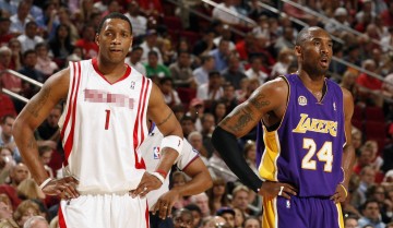 足彩网官网_布克比赛中踩奥孔古严重崴脚，痛苦退场引发伤病担忧