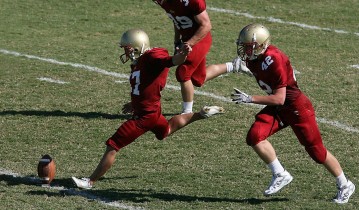 足彩网：科比81分传奇二十载回顾，字母哥童年时光，协助母亲售卖商品的故事